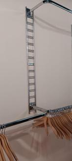 kleding rekken winkel muur, Ophalen