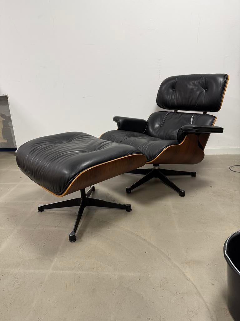 Vitra Eames lounge chair met voetenbank, Huis en Inrichting, Gebruikt, 75 tot 100 cm, Ophalen of Verzenden, 75 tot 100 cm