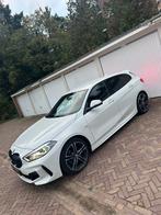 BMW 1-Serie 118i 140pk 2023 Wit, Auto's, BMW, Voorwielaandrijving, 65 €/maand, 1295 kg, Wit
