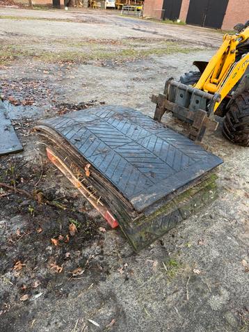 Rubbere stal matten beschikbaar voor biedingen