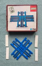 Lego trein 4,5 Volt blauwe rails kruispunt, bielzen en doos., Ophalen of Verzenden, Zo goed als nieuw, Complete set, Lego