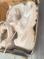 New Balance Sneakers - Beige - Maat 39.5, Ophalen of Verzenden, Zo goed als nieuw, Beige, Sneakers of Gympen
