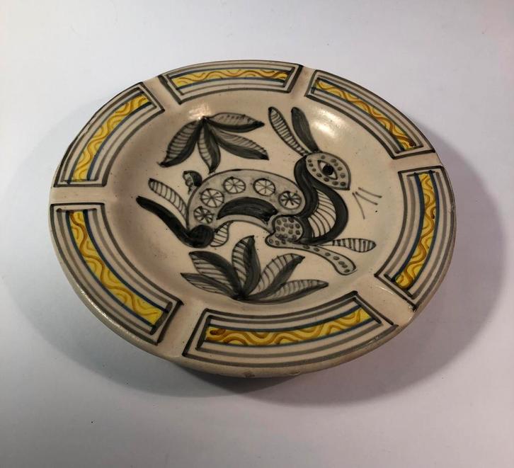 Leuke Spaanse asbak, wandbord met een haas, konijn erop, Antiek en Kunst, Antiek | Wandborden en Tegels, Verzenden