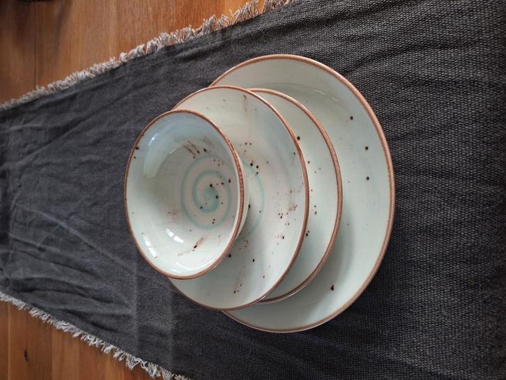 Leuk 12 persoons serviesset, Huis en Inrichting, Keuken | Servies, Zo goed als nieuw, Bord(en), Overige stijlen, Porselein, Ophalen