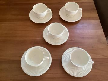 Edme Wedgwood 5 kop en schotels beschikbaar voor biedingen