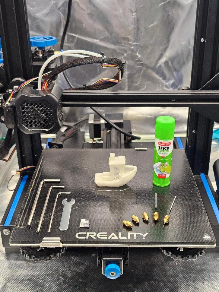 Creality Ender 3 V2 3D printer met CR Touch en enclosure, Computers en Software, 3D Printers, Gebruikt, Ophalen