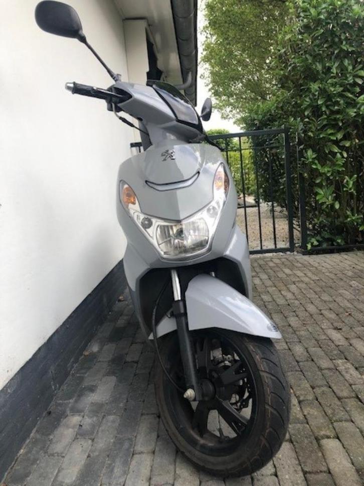 Peugeot scooter KISBEE Active 2021 Meteor Grey, Fietsen en Brommers, Scooters | Peugeot, Gebruikt, Overige modellen, Maximaal 45 km/u
