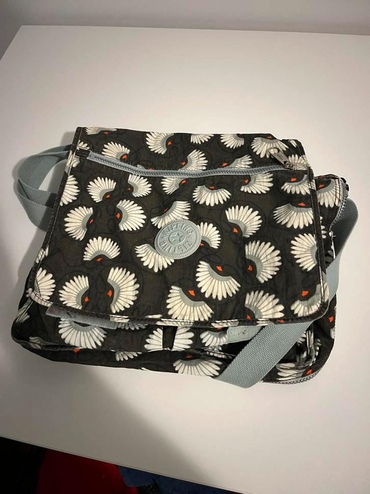 Kipling Schoudertas met Print, Sieraden, Tassen en Uiterlijk, Tassen | Damestassen, Zo goed als nieuw, Schoudertasje, Zwart, Ophalen of Verzenden