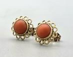 Vintage gouden oorbellen met edelsteen bloedkoraal. 2026/09, ., Ophalen of Verzenden, Zo goed als nieuw, .