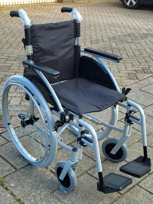 Nieuwe lichtgewichte rolstoel inklapbaar merk Excel G-Evolut, Diversen, Rolstoelen, Zo goed als nieuw, Duwrolstoel, Inklapbaar