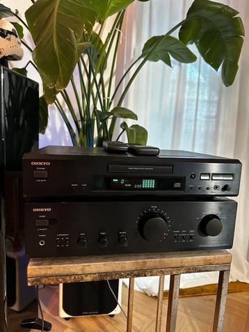 Onkyo A-9211 versterker en cd speler in mooie staat beschikbaar voor biedingen