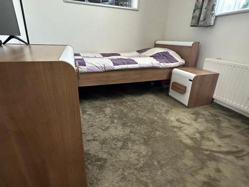 Tienerkamer- bed, bureau en nachtkastje merk GALA hout/ wit, Huis en Inrichting, Slaapkamer | Complete slaapkamers, Zo goed als nieuw