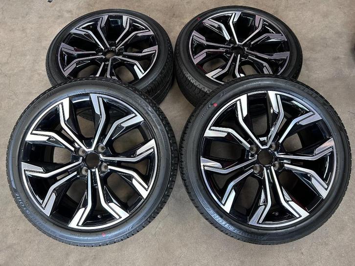 17 inch originele velgen + zomerbanden Renault Clio V, Auto-onderdelen, Banden en Velgen, Banden en Velgen, Zomerbanden, 17 inch