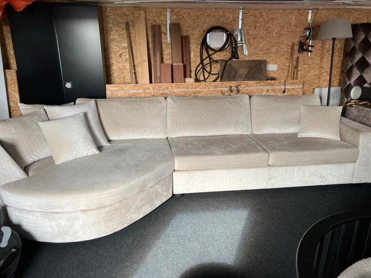 Bank in Zeer Goede Staat, Huis en Inrichting, Banken | Bankstellen, Zo goed als nieuw, Hoekbank, Vierpersoons of meer, 250 tot 300 cm