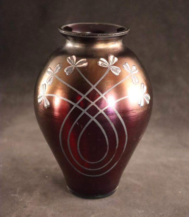 Antiek vaasje van iriserend glas, Antiek en Kunst, Antiek | Glas en Kristal, Ophalen of Verzenden