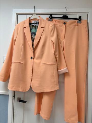 Perzikkleurig Broekpak &Co Woman XL beschikbaar voor biedingen