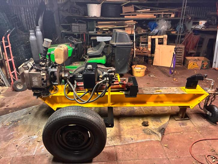 Te huur: Kloofmachine 20 ton, Tuin en Terras, Kloofmachines, Gebruikt, Liggend, Benzine, Ophalen of Verzenden