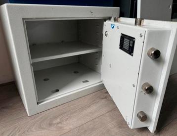 Zeer degelijke EN 1143-1 kluis brandkast RDW+  kluis beschikbaar voor biedingen