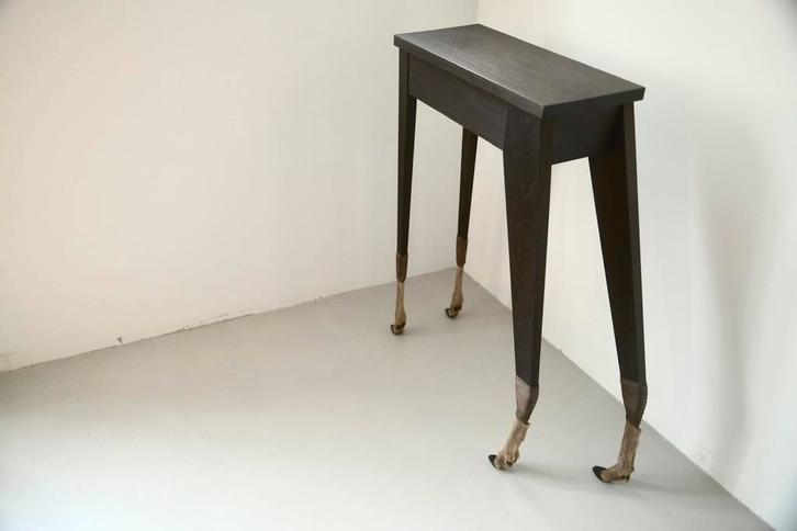 Ree – tafel Jeroen Tromp, vakwerk, ebbenhout, reeënpoten, Antiek en Kunst, Kunst | Designobjecten, Ophalen