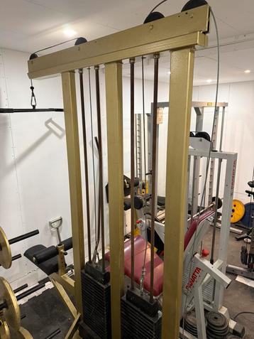• Lat Pulldown & Seated Row beschikbaar voor biedingen