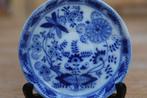 Antiek Japans sierbordje blauw/wit met pioen en kenmerk, Antiek en Kunst, Ophalen of Verzenden
