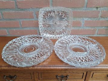 Vintage schalen van glas. Mooi voor de feestdagen. beschikbaar voor biedingen