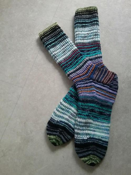 Mooie nieuwe handgebreide warme sokken MAAT 38/39, Kleding | Dames, Sokken en Kousen, Nieuw, Ophalen of Verzenden