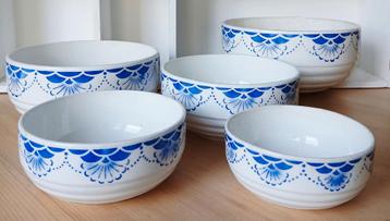 nestschalen Boch La Louvière wit-blauw beschikbaar voor biedingen