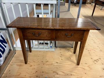 Houten dressoir beschikbaar voor biedingen