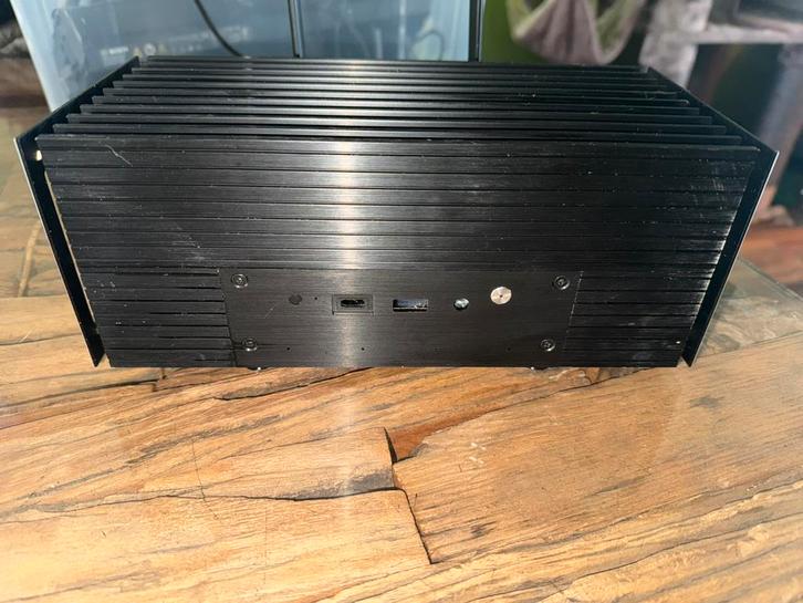 Nuc 10 akasa silentcase, Computers en Software, Desktop Pc's, Zo goed als nieuw, Ophalen