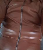 Pu pyjama gecombineerd met pu imitatieleren sokken, Kleding | Heren, Ophalen of Verzenden, Nieuw, Maat 56/58 (XL), Bruin