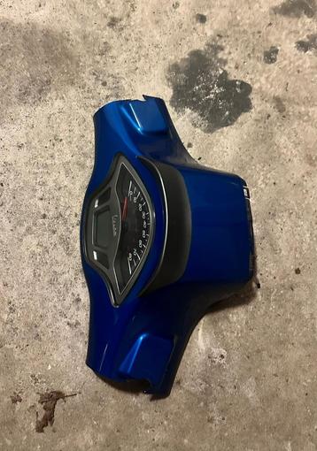 Vespa sprint teller / stuurkap beschikbaar voor biedingen