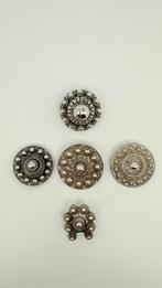 5 echt oude zilveren broches: Zeeuwse knoppen., Verzenden, Zilver, Broche
