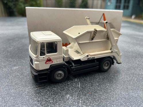 MAN portaal vrachtagen Atlas wit Conrad, Hobby en Vrije tijd, Modelauto's | 1:50, Zo goed als nieuw, Bus of Vrachtwagen, Conrad