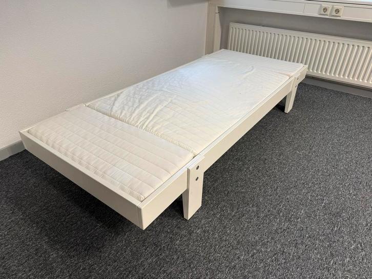 Laag meegroei peuterbed - Ideaal voor schuine daken!, Huis en Inrichting, Slaapkamer | Bedden, Zo goed als nieuw, Eenpersoons