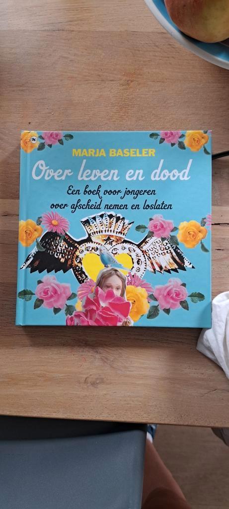 Marja Baseler - Over leven en dood, Boeken, Kinderboeken | Jeugd | 13 jaar en ouder, Zo goed als nieuw, Ophalen of Verzenden