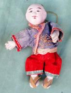 Oud poppenhuis-popje - China - 9,5 centimeter lang, Ophalen of Verzenden