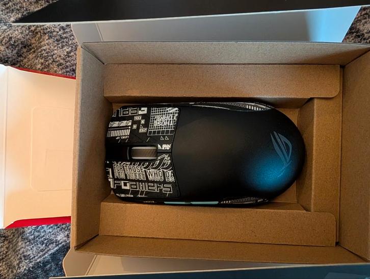 ASUS ROG Harpe Ace Aim Lab Edition Draadloze Gaming Muis, Computers en Software, Muizen, Zo goed als nieuw, Muis, Rechtshandig