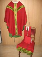 Rood kazuifel met stola, manipel, kelkvelum en bursa, Antiek en Kunst, Antiek | Religie, Ophalen of Verzenden