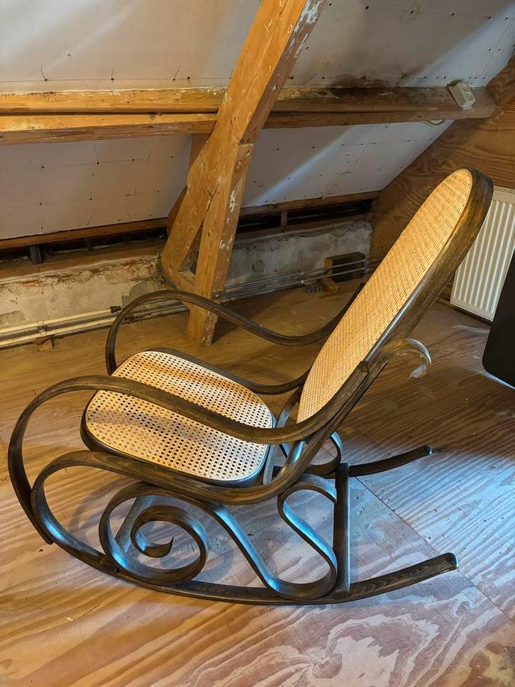 Vintage stijl Thonet Schommelstoel, Huis en Inrichting, Fauteuils, Gebruikt, Hout, 50 tot 75 cm, 75 tot 100 cm, Ophalen