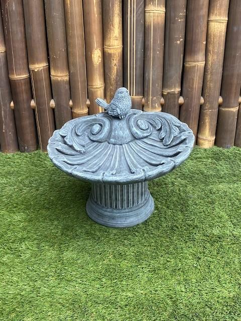 Vogel drinkschaal met zuil nr.431, Tuin en Terras, Tuinbeelden, Nieuw, Overige typen, Beton, Ophalen