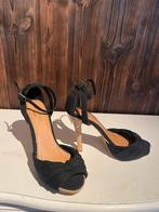 Zwarte pump, Ophalen of Verzenden, Zo goed als nieuw, Zwart