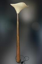 Zeldzame sculpturale vloerlamp in massief koper & fiberglas, Ophalen, Zo goed als nieuw