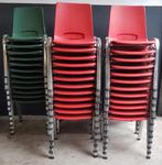 18 x Kunststof kuipstoelen kantine stapel stoelen zalen rood, Huis en Inrichting, Stoelen, Vijf, Zes of meer stoelen, Kunststof