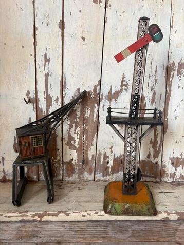 Oude blikken trein accessoires beschikbaar voor biedingen