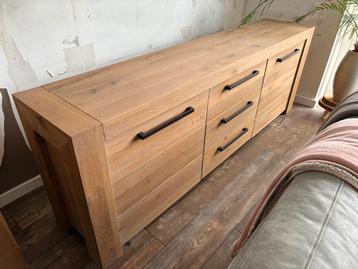 Massief eiken Dressoir kast beschikbaar voor biedingen