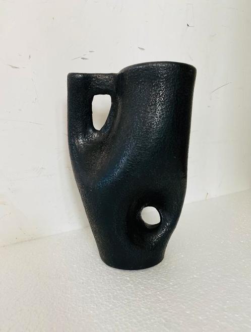 Zwart keramiek sier-vaas met gaten , jaren 80, Huis en Inrichting, Woonaccessoires | Vazen, Gebruikt, Zwart, Minder dan 50 cm