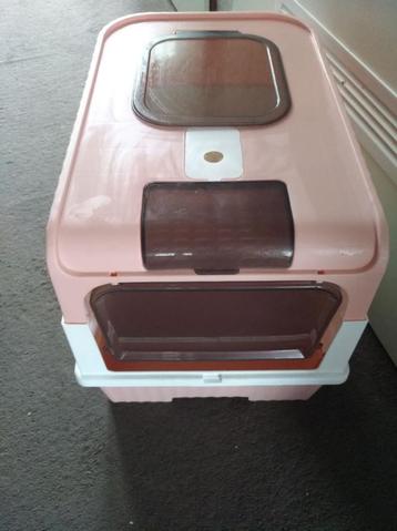Grote kattenbak ( roze en wit combinatie ) beschikbaar voor biedingen