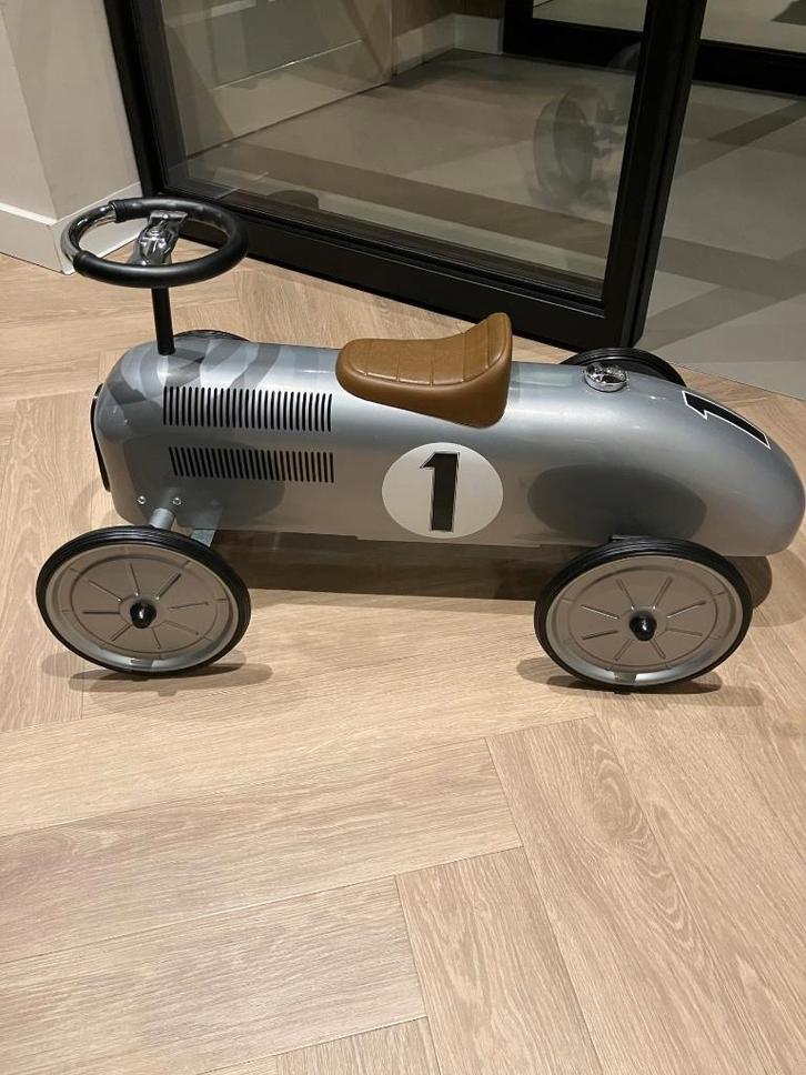 Goki Retro metalen loopauto – Zo goed als nieuw, Kinderen en Baby's, Speelgoed | Buiten | Voertuigen en Loopfietsen, Zo goed als nieuw