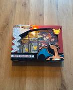 Pokémon Lance’s Charizard V Collection Box Celebration Set, Ophalen of Verzenden, Zo goed als nieuw, Meerdere kaarten, Foil